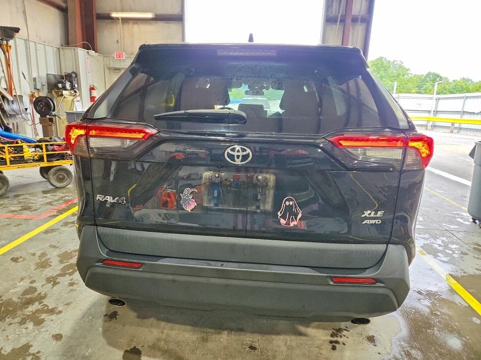 2023 TOYOTA RAV4 XLE 6