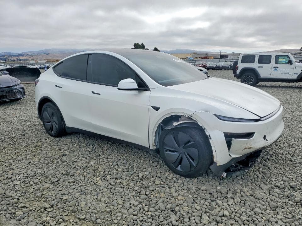 2026 TESLA MODEL Y 4