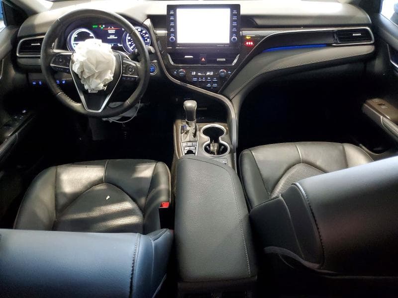 2022 TOYOTA CAMRY XLE 8