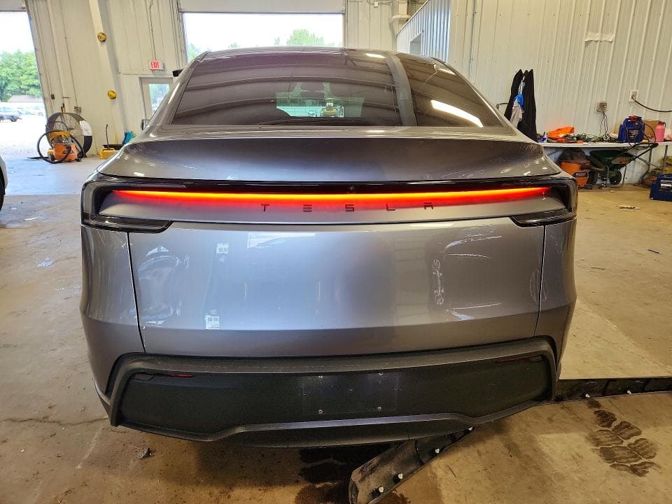 2026 TESLA MODEL Y 6