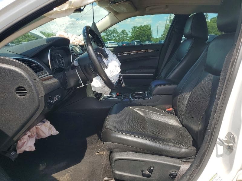 2019 CHRYSLER 300 7