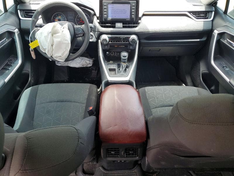 2020 TOYOTA RAV4 XLE 8