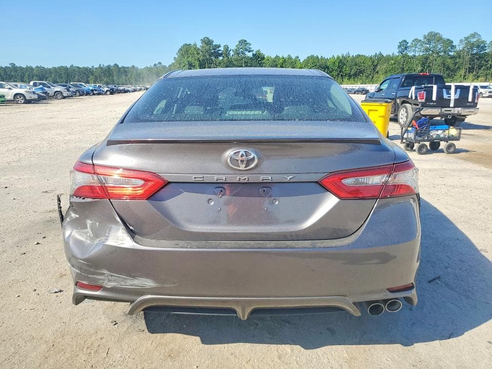 2018 TOYOTA CAMRY SE 6