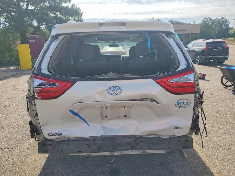 2017 TOYOTA SIENNA XLE 8-PASSENGER 6