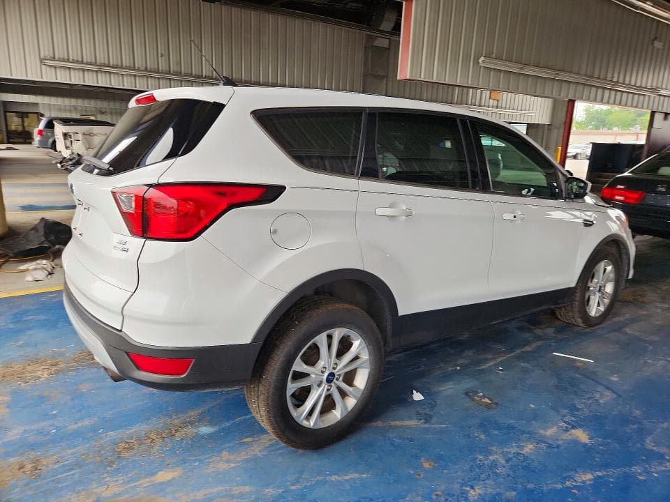 2019 FORD ESCAPE SE 3