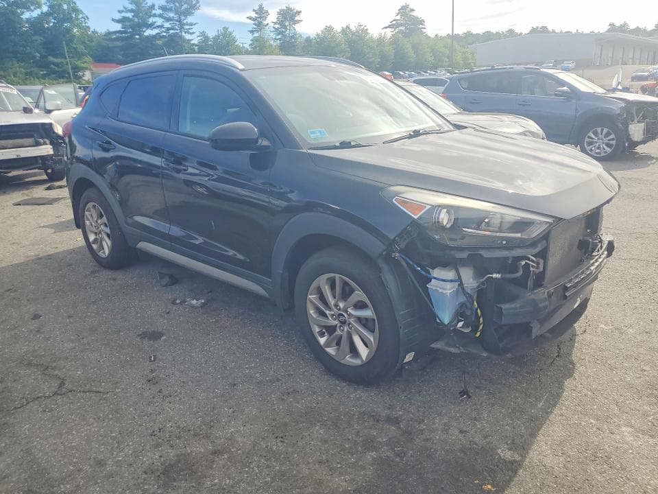 2017 HYUNDAI TUCSON SE 4