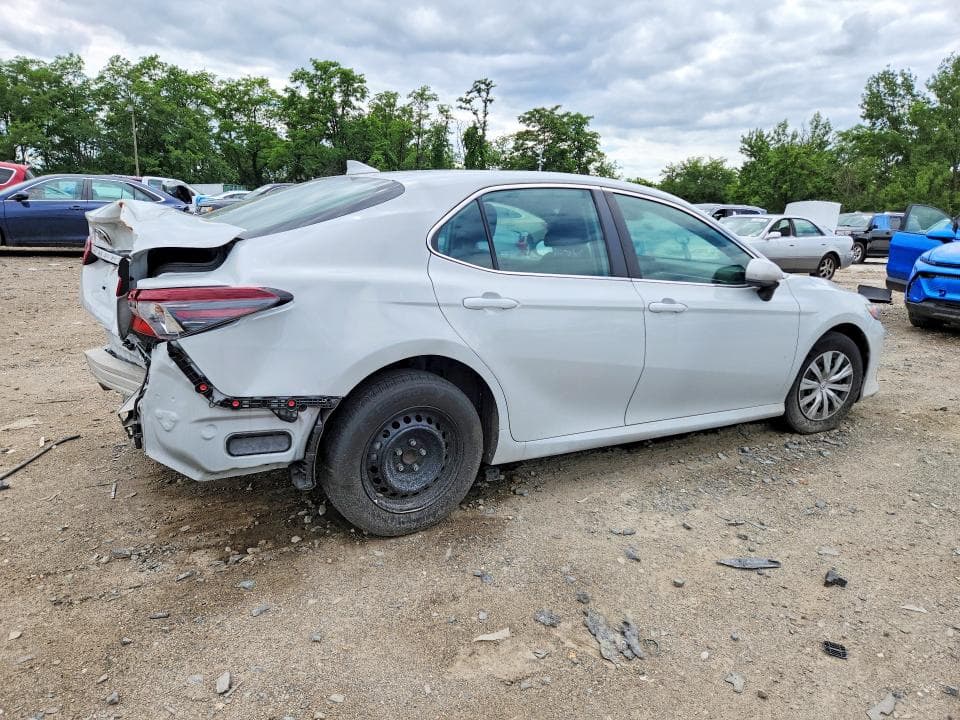 2022 TOYOTA CAMRY LE 3
