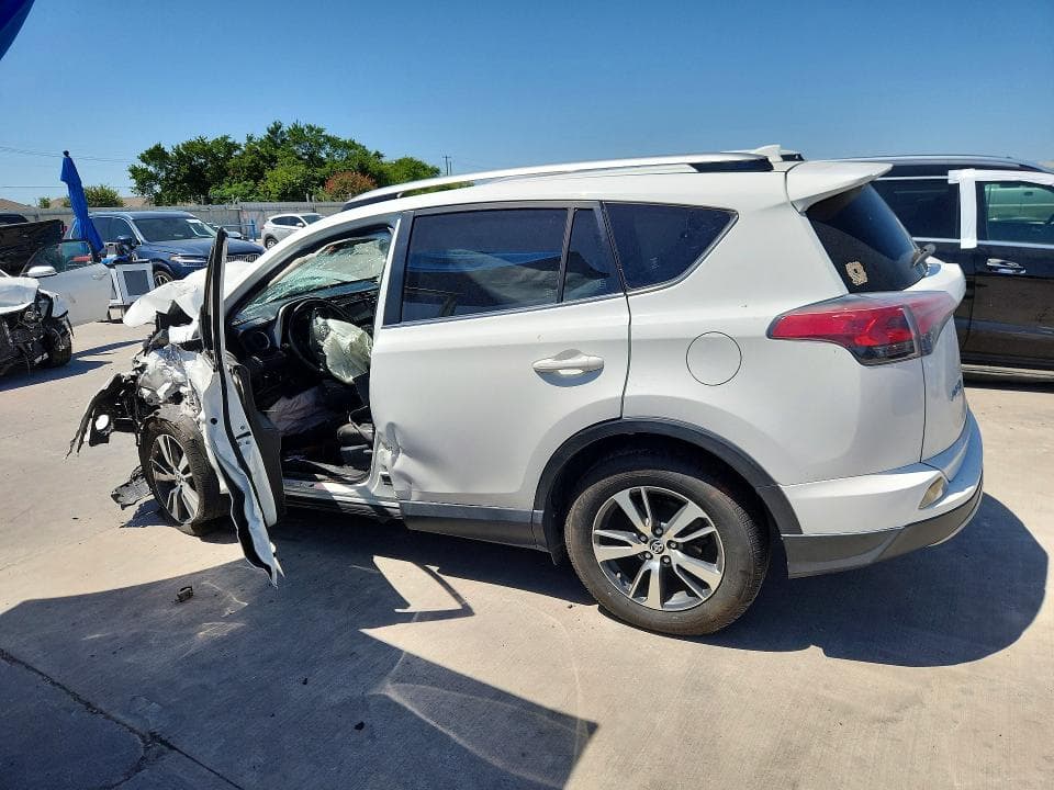2017 TOYOTA RAV4 XLE 2