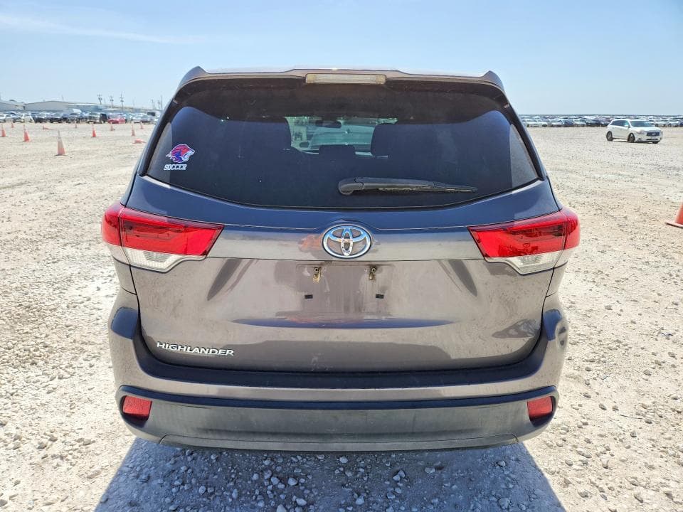 2019 TOYOTA HIGHLANDER LE 6