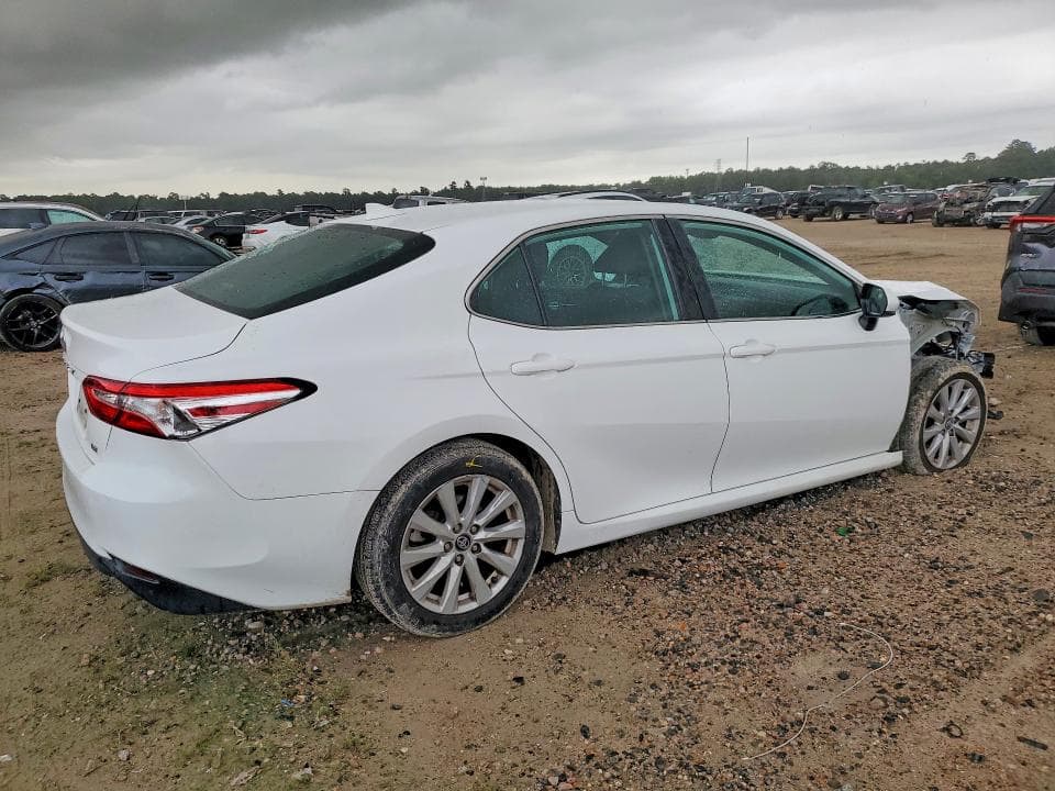 2020 TOYOTA CAMRY LE 3