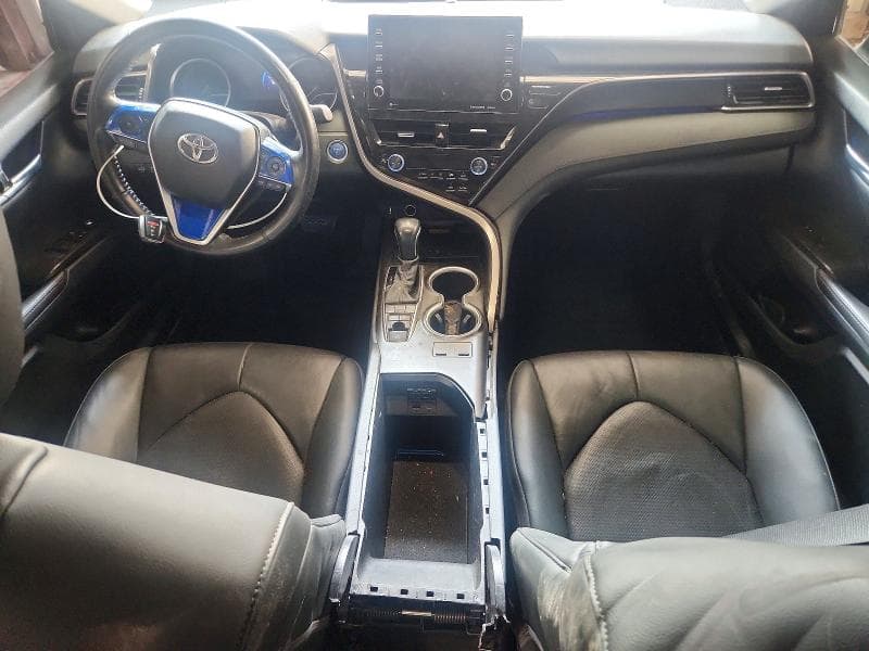 2022 TOYOTA CAMRY XLE 8