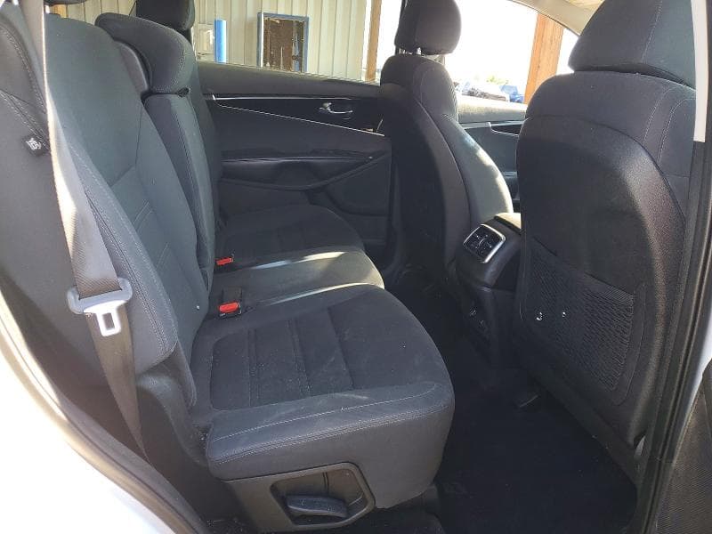 2018 KIA SORRENTO 11