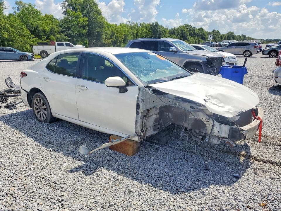 2018 TOYOTA CAMRY LE 4