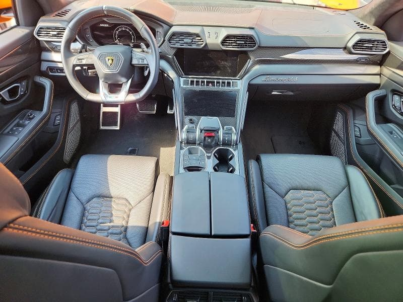 2022 LAMBORGHINI URUS 8
