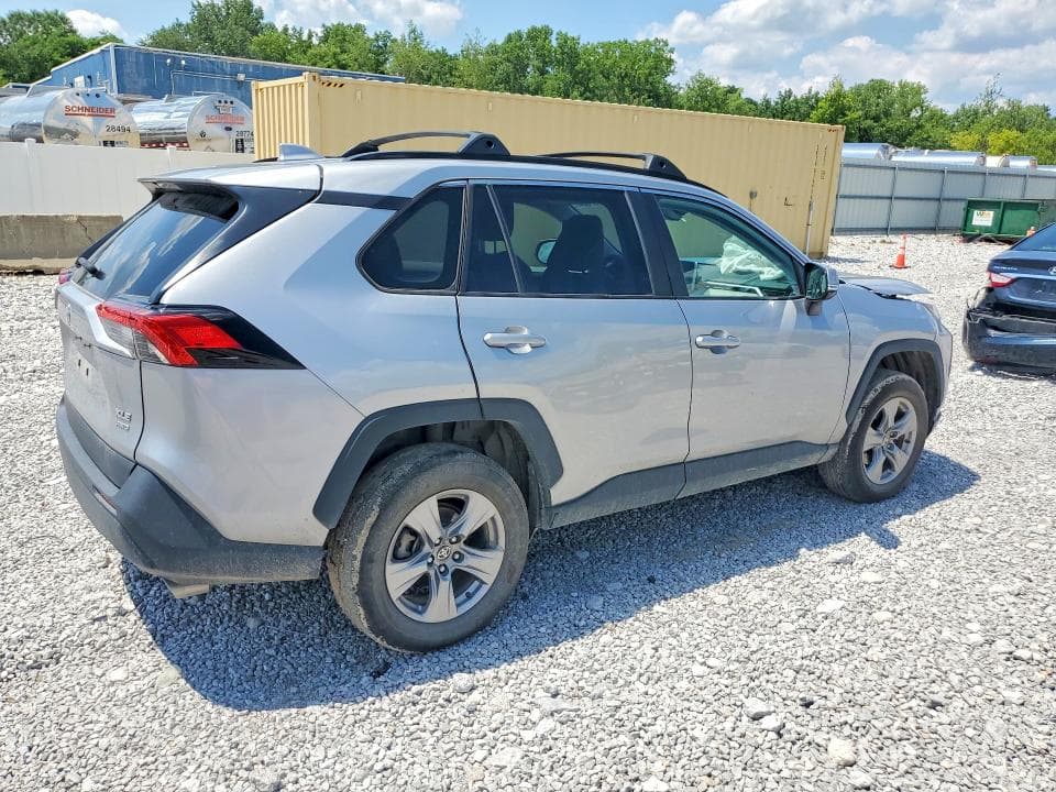 2025 TOYOTA RAV4 XLE 3