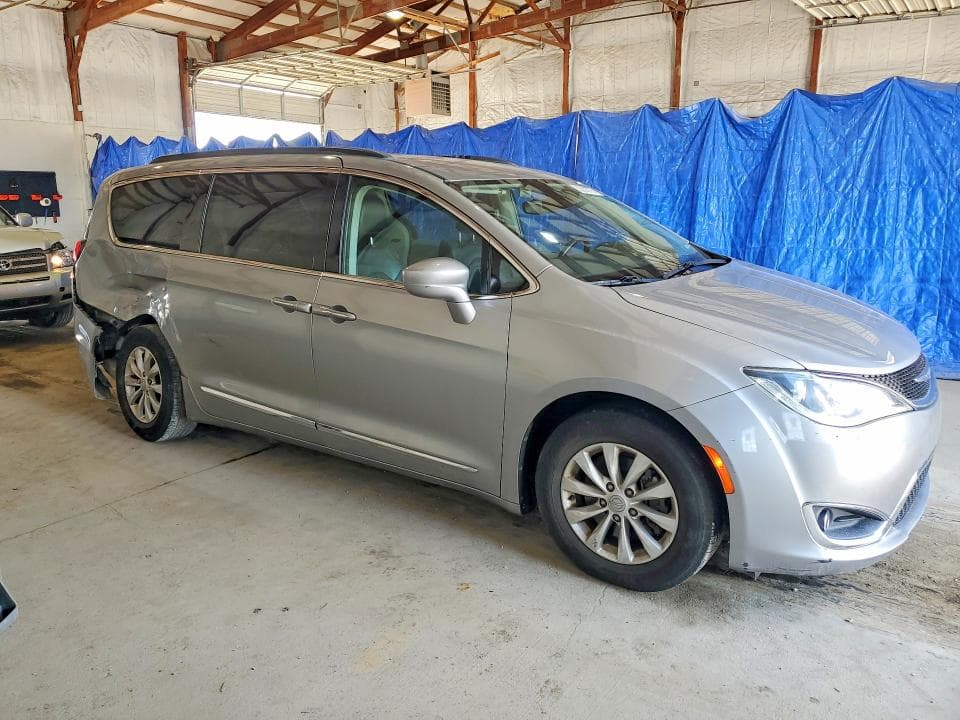 2017 CHRYSLER PACIFICA TOURING L 4