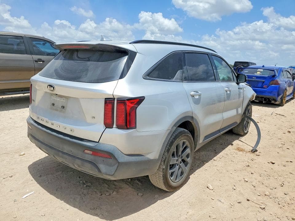 2021 KIA SORENTO S 3