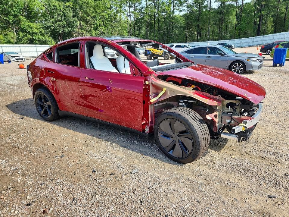 2026 TESLA MODEL Y 4