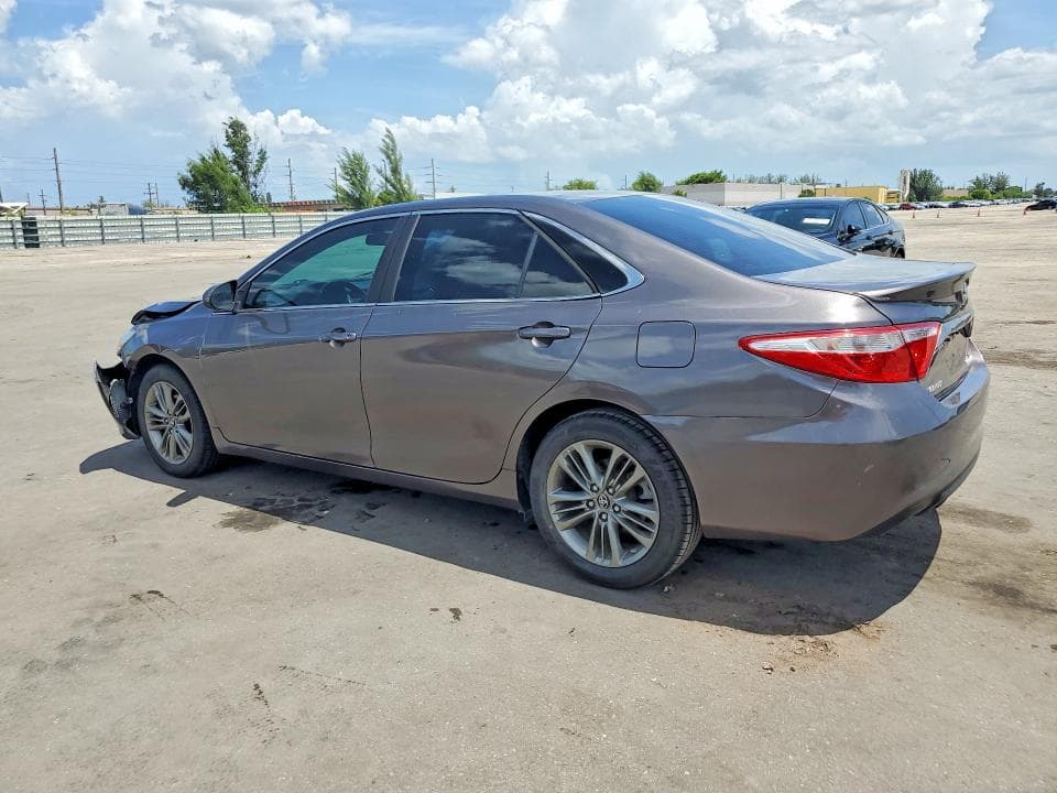 2017 TOYOTA CAMRY SE 2