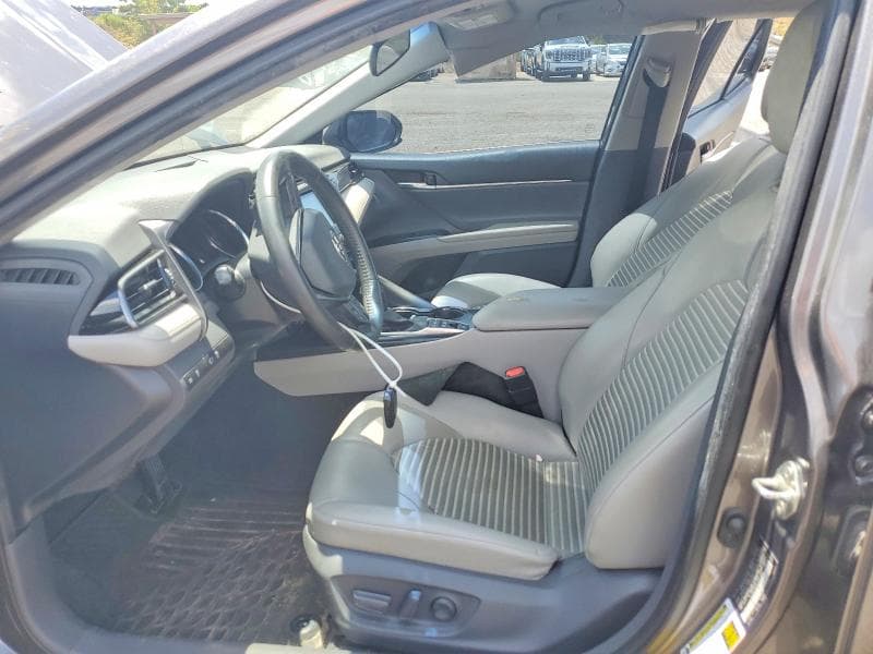2020 TOYOTA CAMRY SE 7