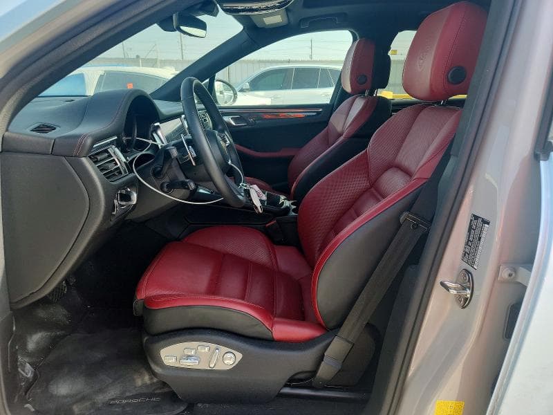 2025 PORSCHE MACAN 7