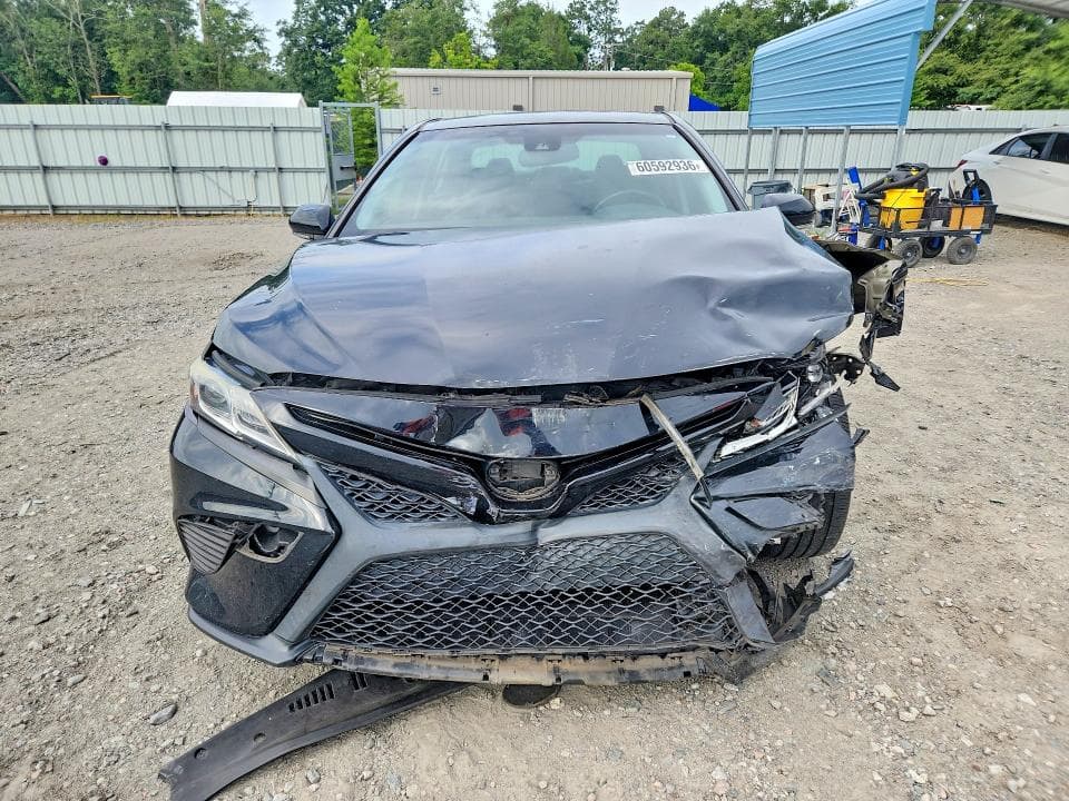 2018 TOYOTA CAMRY SE 5
