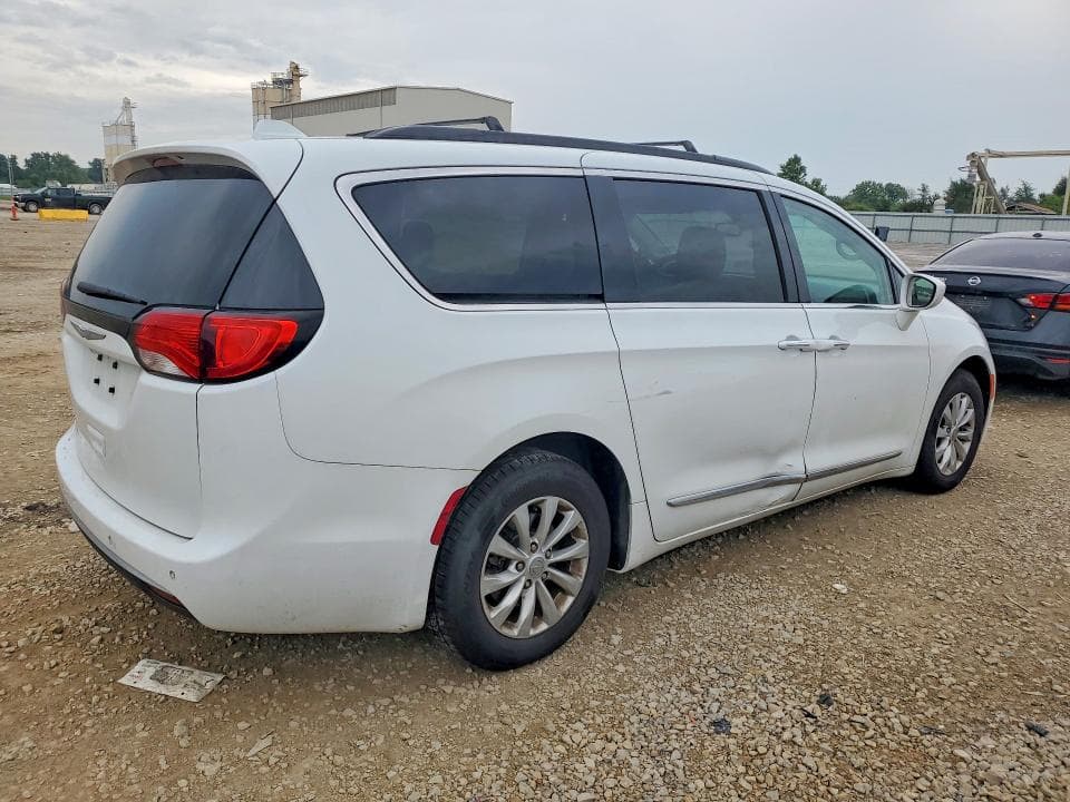 2017 CHRYSLER PACIFICA TOURING L 3