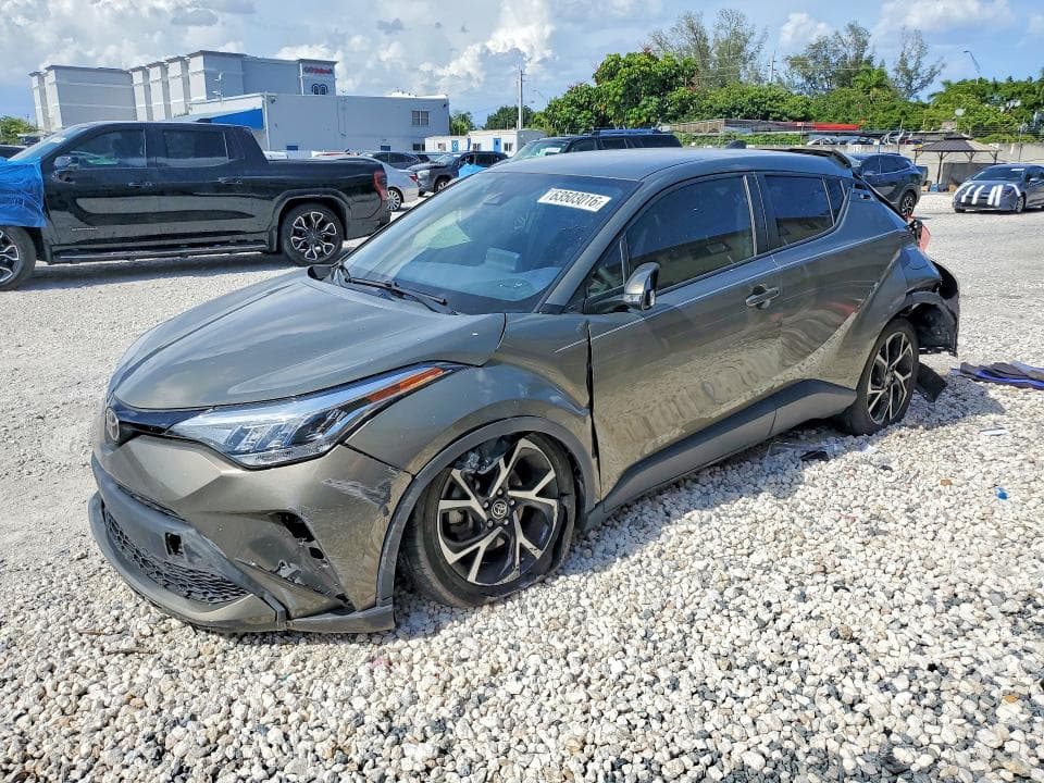 2021 TOYOTA C-HR XLE