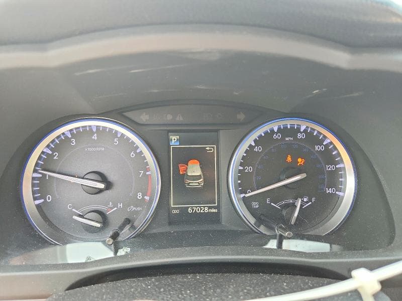 2019 TOYOTA HIGHLANDER SE 9