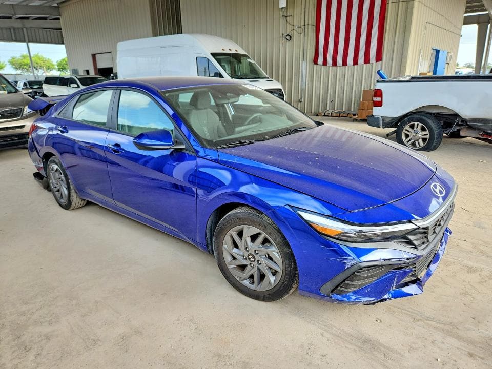2024 HYUNDAI ELANTRA SEL 4