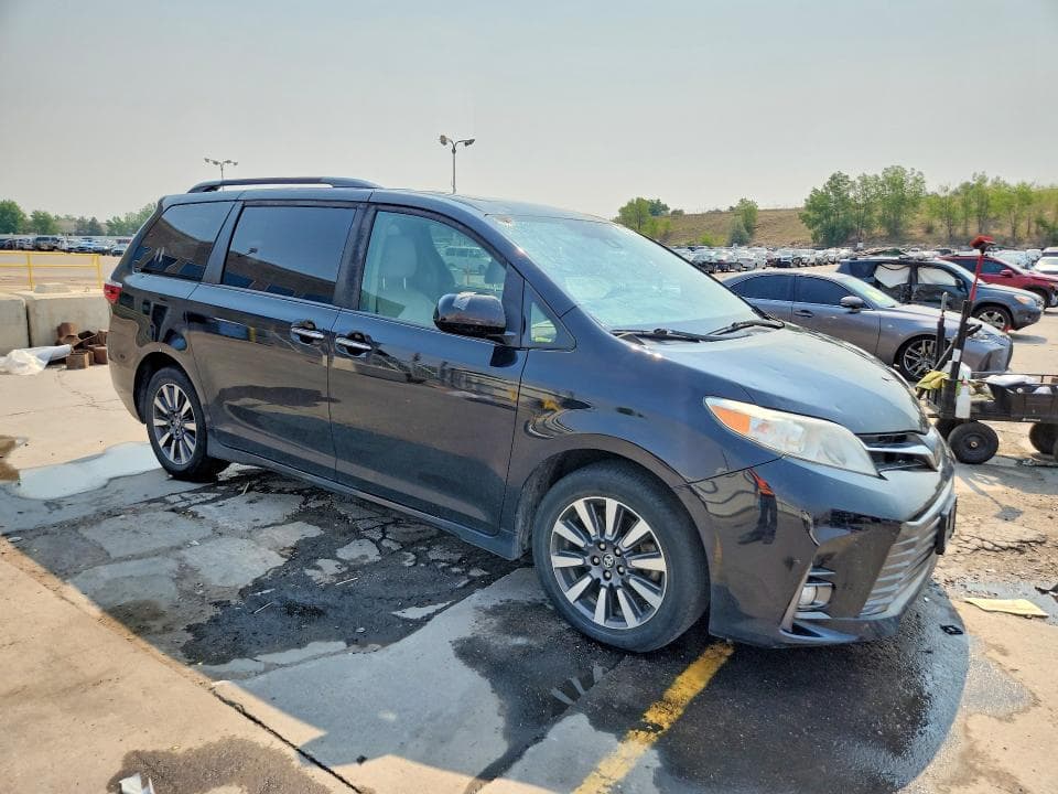 2018 TOYOTA SIENNA XLE 7-PASSENGER 4
