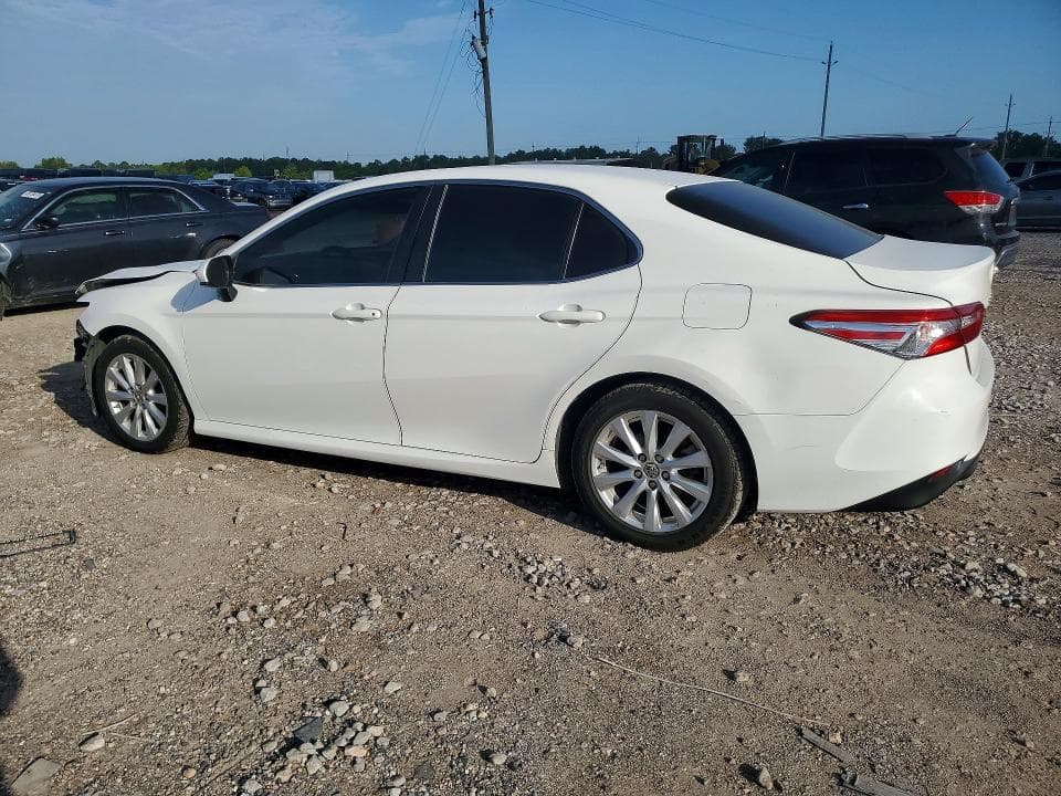 2018 TOYOTA CAMRY LE 2