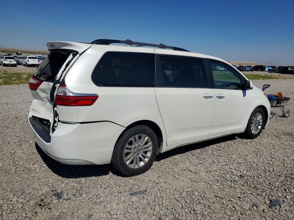 2017 TOYOTA SIENNA XLE 8-PASSENGER 3