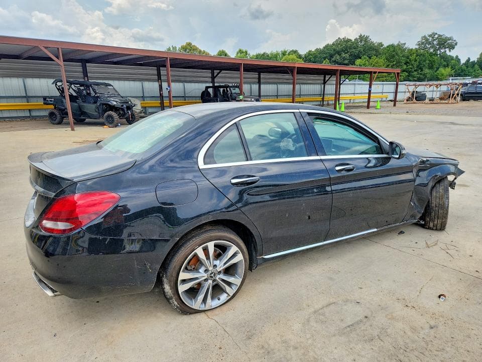 2017 MERCEDES-BENZ C 300 3