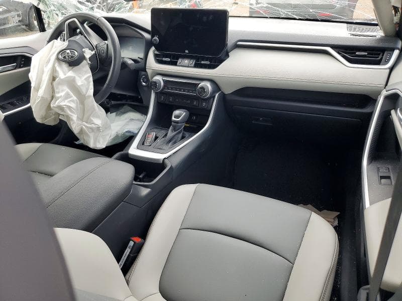 2024 TOYOTA RAV4 XLE PREMIUM 8