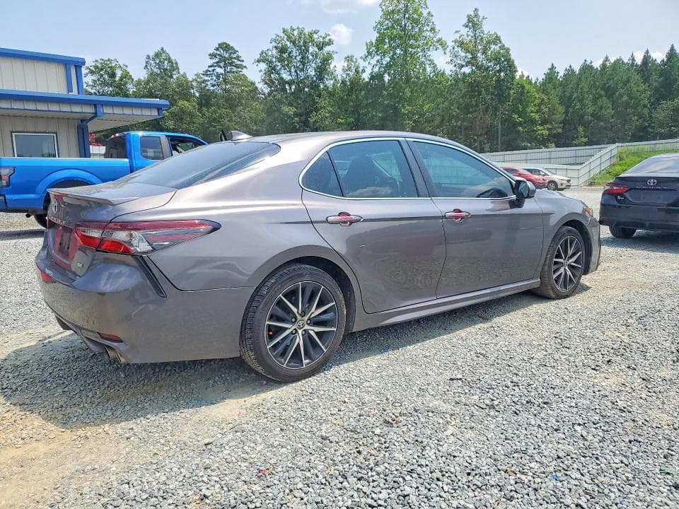 2021 TOYOTA CAMRY SE 3