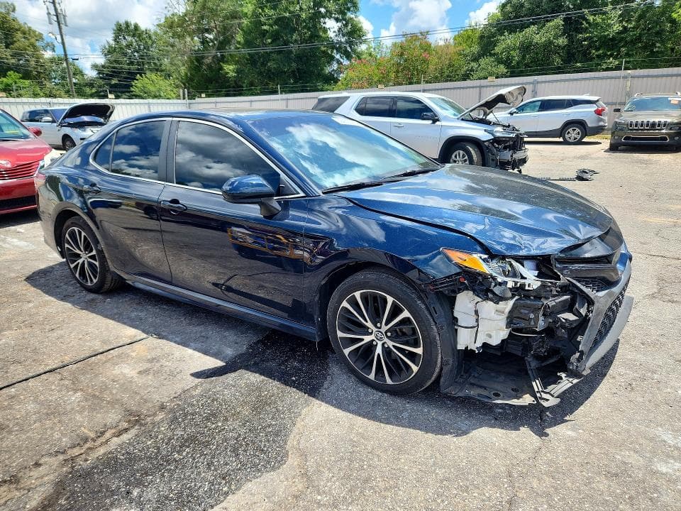 2019 TOYOTA CAMRY SE 4