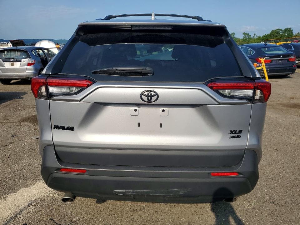2025 TOYOTA RAV4 XLE 6