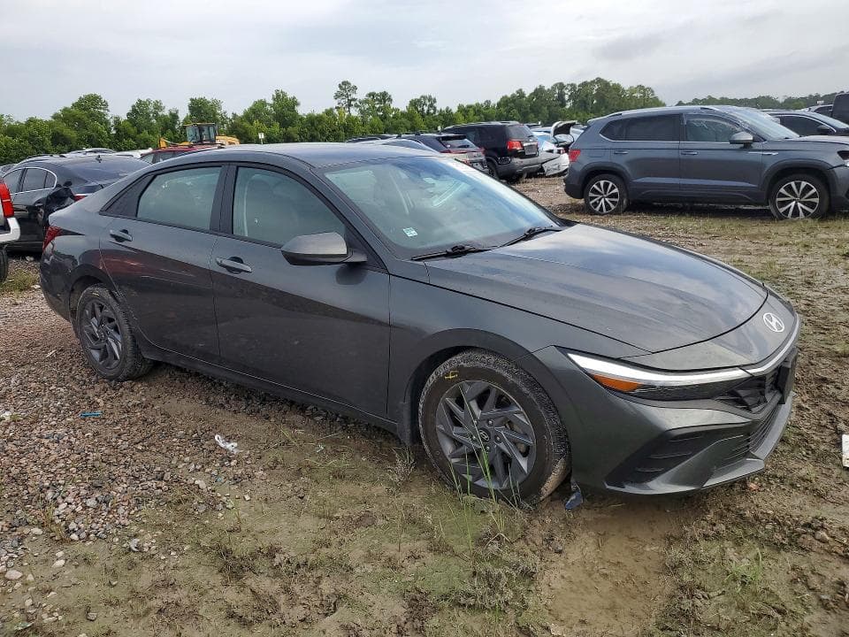 2024 HYUNDAI ELANTRA SEL 4