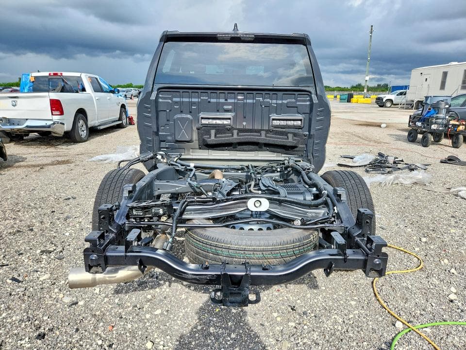 2025 TOYOTA TACOMA SR 6