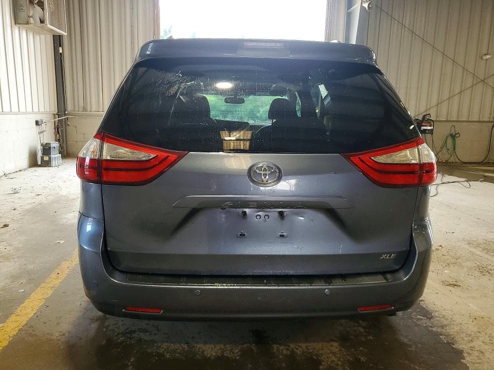 2017 TOYOTA SIENNA XLE 8-PASSENGER 6
