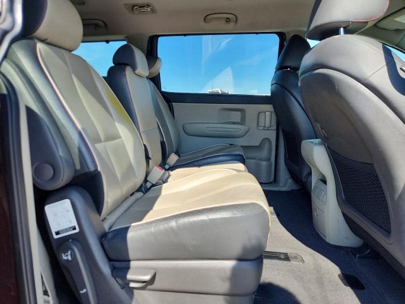 2017 KIA SEDONA LX 11