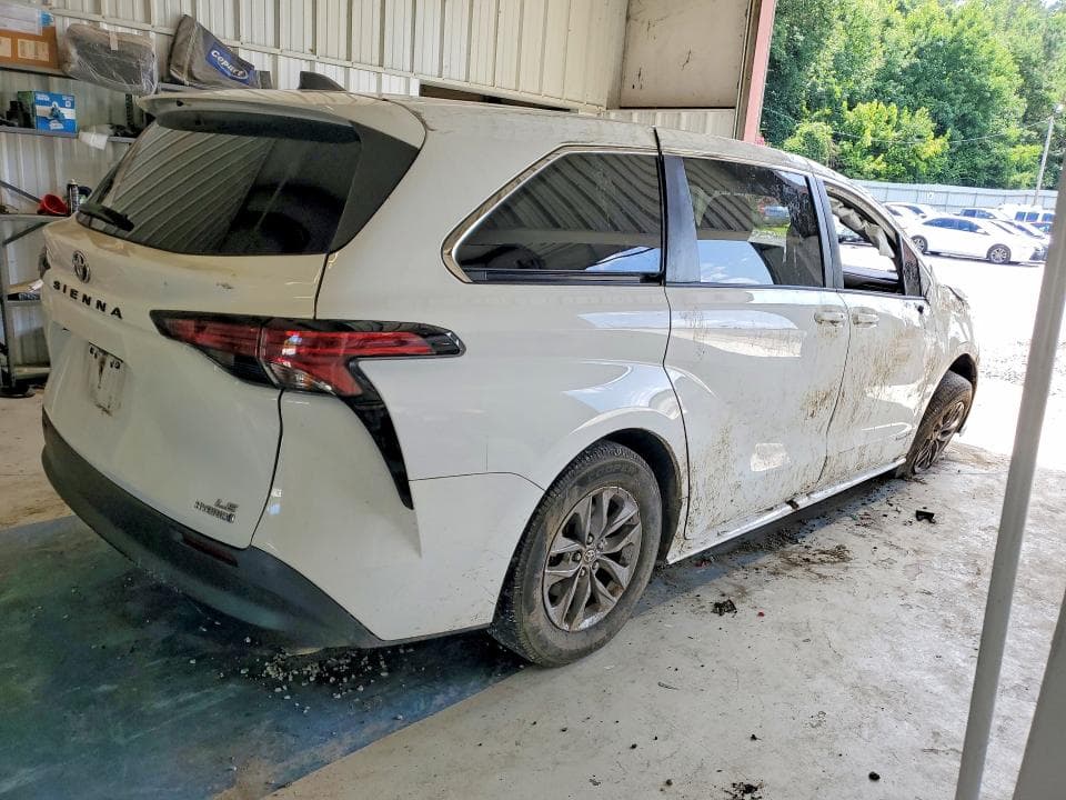 2021 TOYOTA SIENNA LE 3