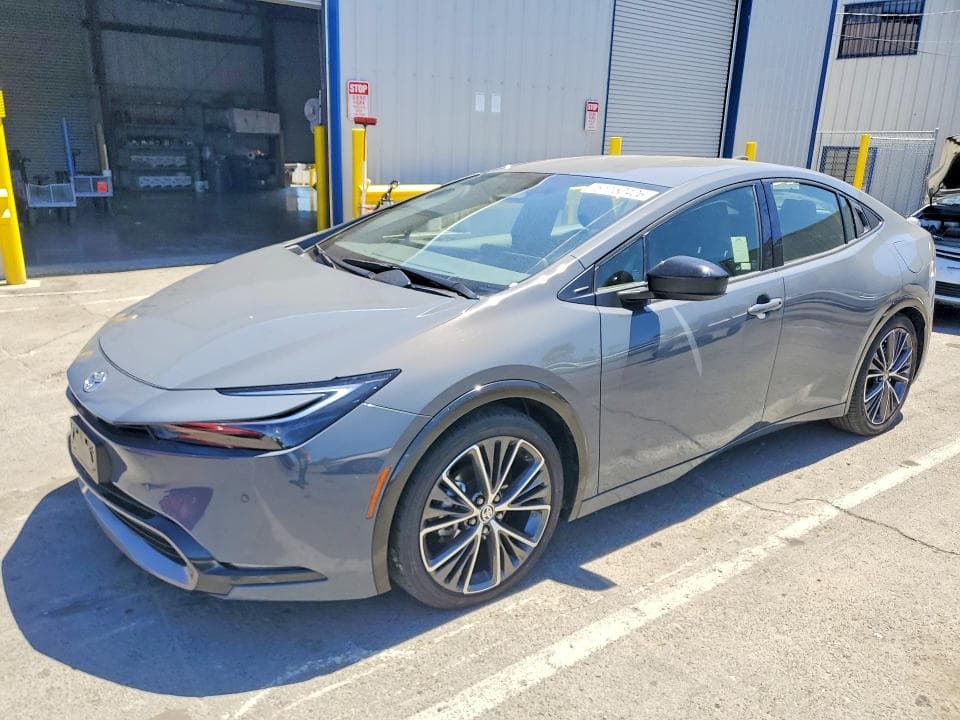 2025 TOYOTA PRIUS XLE
