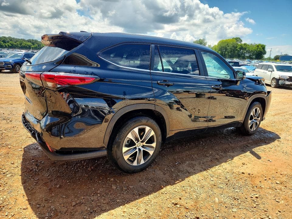 2023 TOYOTA HIGHLANDER XLE 3