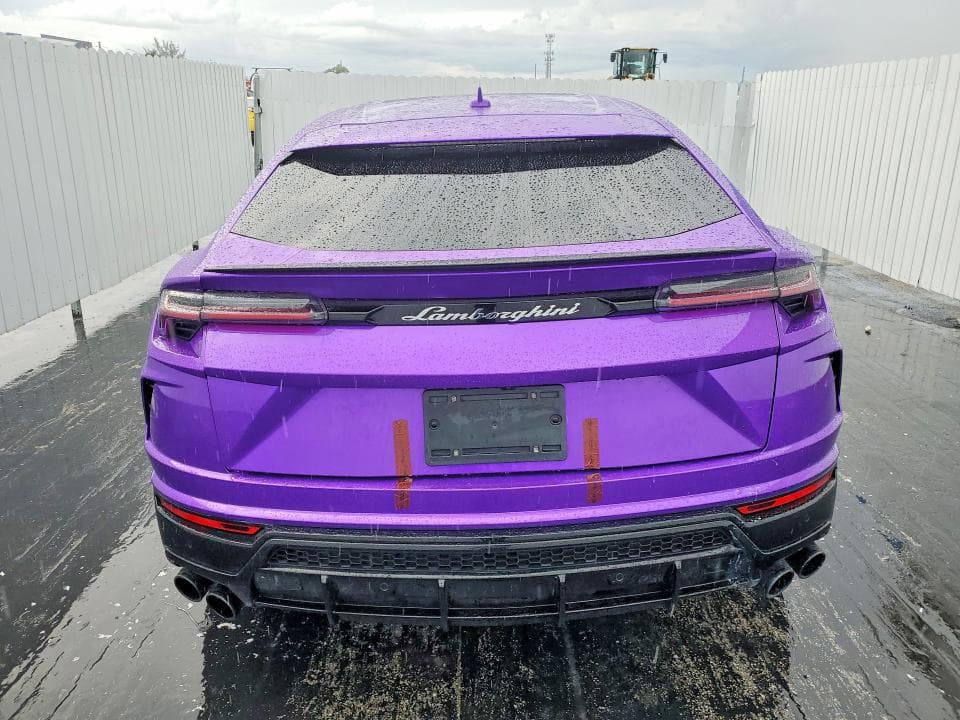2022 LAMBORGHINI URUS 6