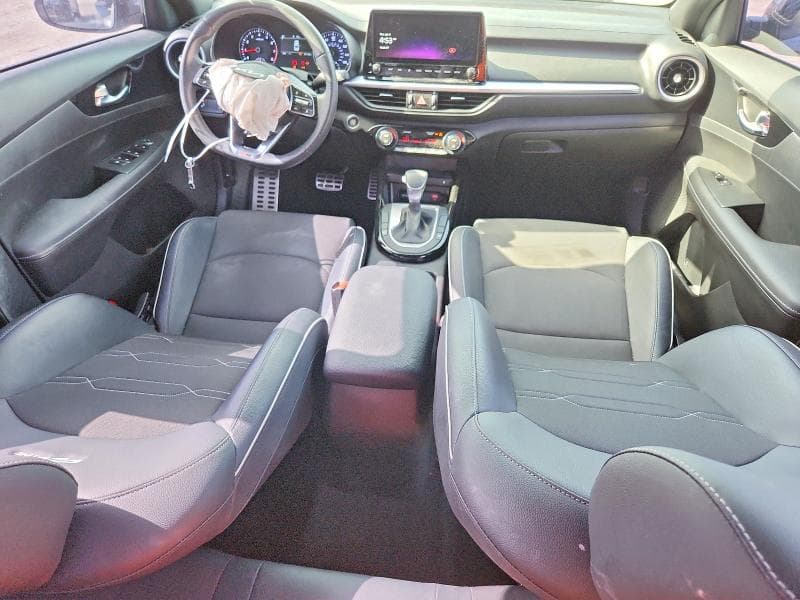 2023 KIA FORTE GT LINE 8