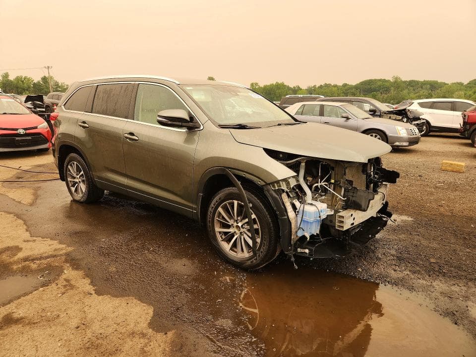 2018 TOYOTA HIGHLANDER XLE 4