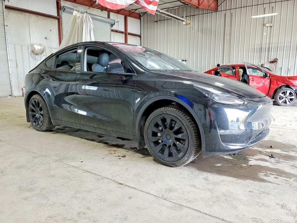 2023 TESLA MODEL Y 4