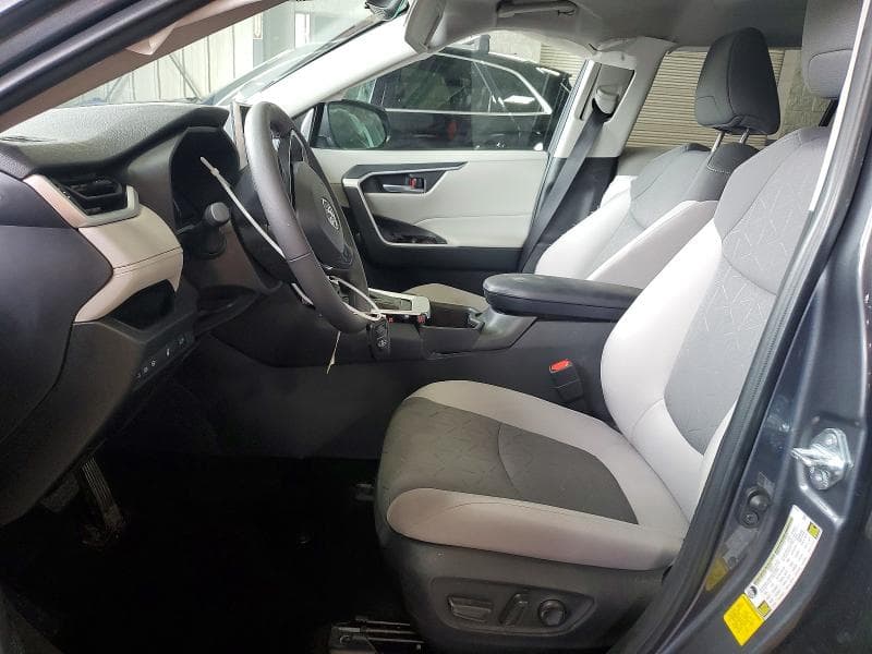 2025 TOYOTA RAV4 XLE 7